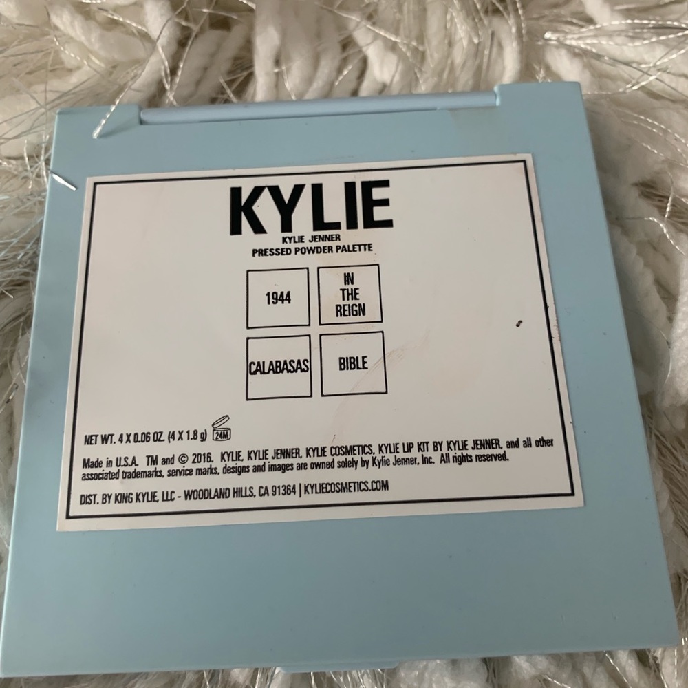Kylie Cosmetics - Kourt eye palette